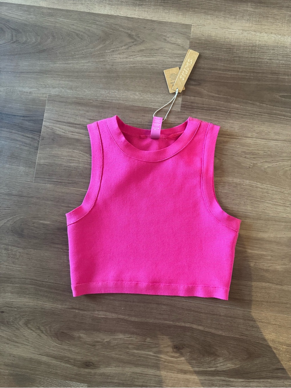 SKIMS Sleeveless Cropped Tank Top - Hot Pink